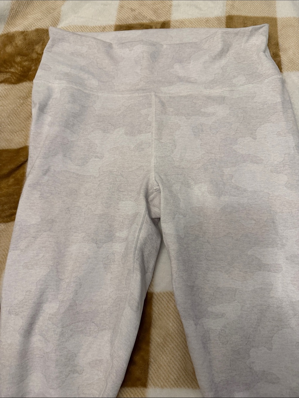 Women’s  High-Waist Active Leggings in oatmeal Camo